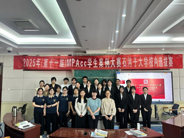 群雄逐鹿赛场间，奋力争先勇向前...